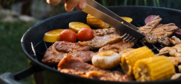 Parádna letná grilovačka: Ako grilovať chutne, zdravo a bez stresu?